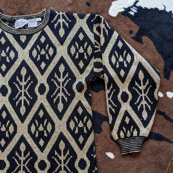 GOLDEN SNOWFLAKE SWEATER - Picture 1 of 5